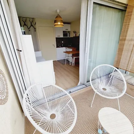 Studio Cabine Refait A Neuf A 3 Minutes A Pied De La Plage *
