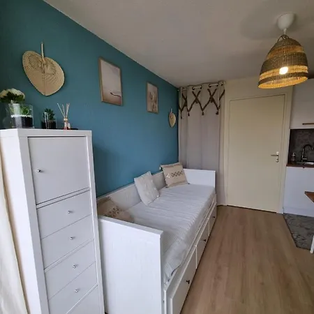 Studio Cabine Refait A Neuf A 3 Minutes A Pied De La Plage *