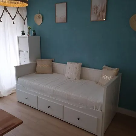 Studio Cabine Refait A Neuf A 3 Minutes A Pied De La Plage