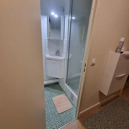 Studio Cabine Refait A Neuf A 3 Minutes A Pied De La Plage Apartment *